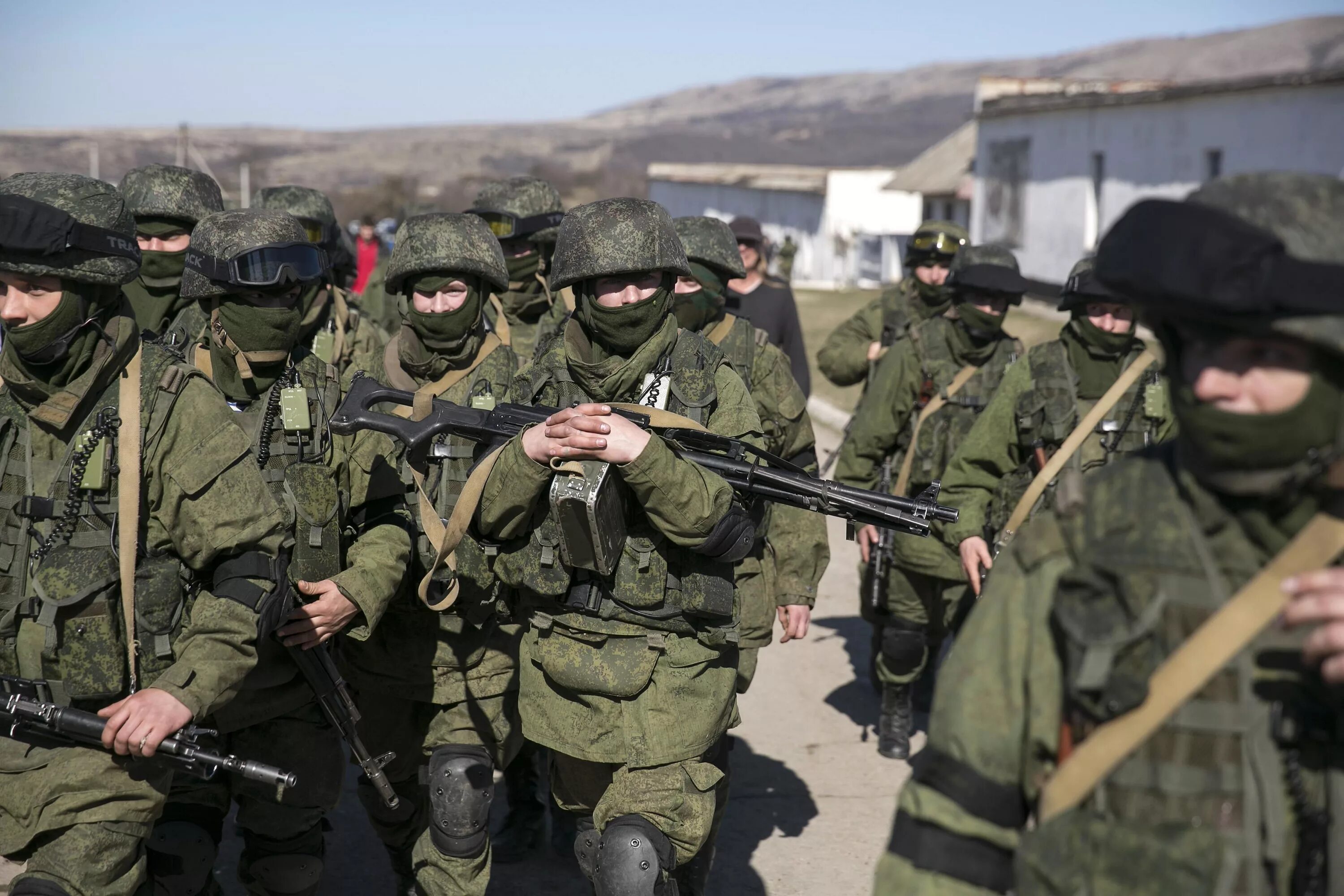 Рф вводит войска. Российские войска в Крыму. Русские войска в Крыму. Русские войска в Крыму 2014. Российская армия в Крыму.