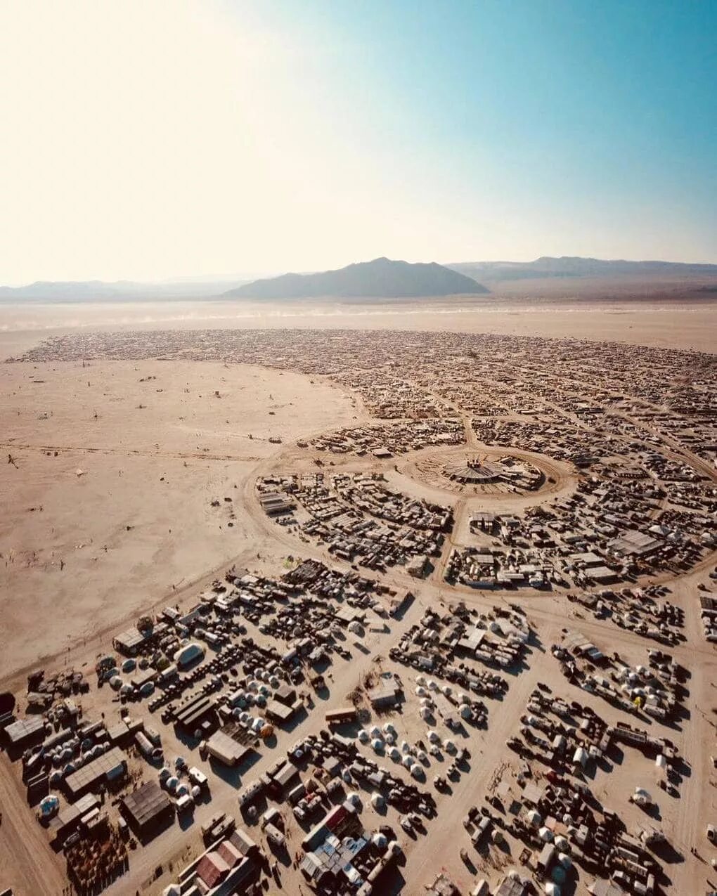 Бёрнинг мэн 2022. Бернинг мэн. Бернинг мэн 2022. Фестиваль в пустыне невада burning man 2021. Блэк рок сити бернинг мэн.