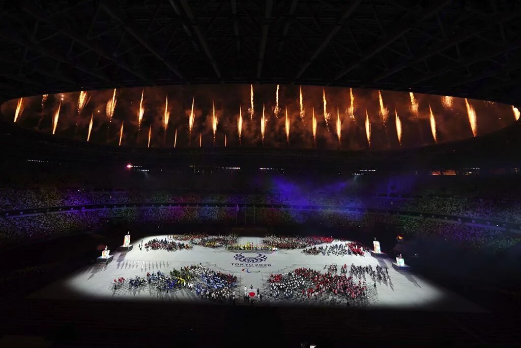 Церемония закрытия трансляция. Олимпийский стадион Токио церемонии закрытия. Олимпийские игры 2020 Токио церемония закрытия Узбекистан. Паралимпийские игры церемония закрытие. Закрытие Парадимпиады в пекине1.