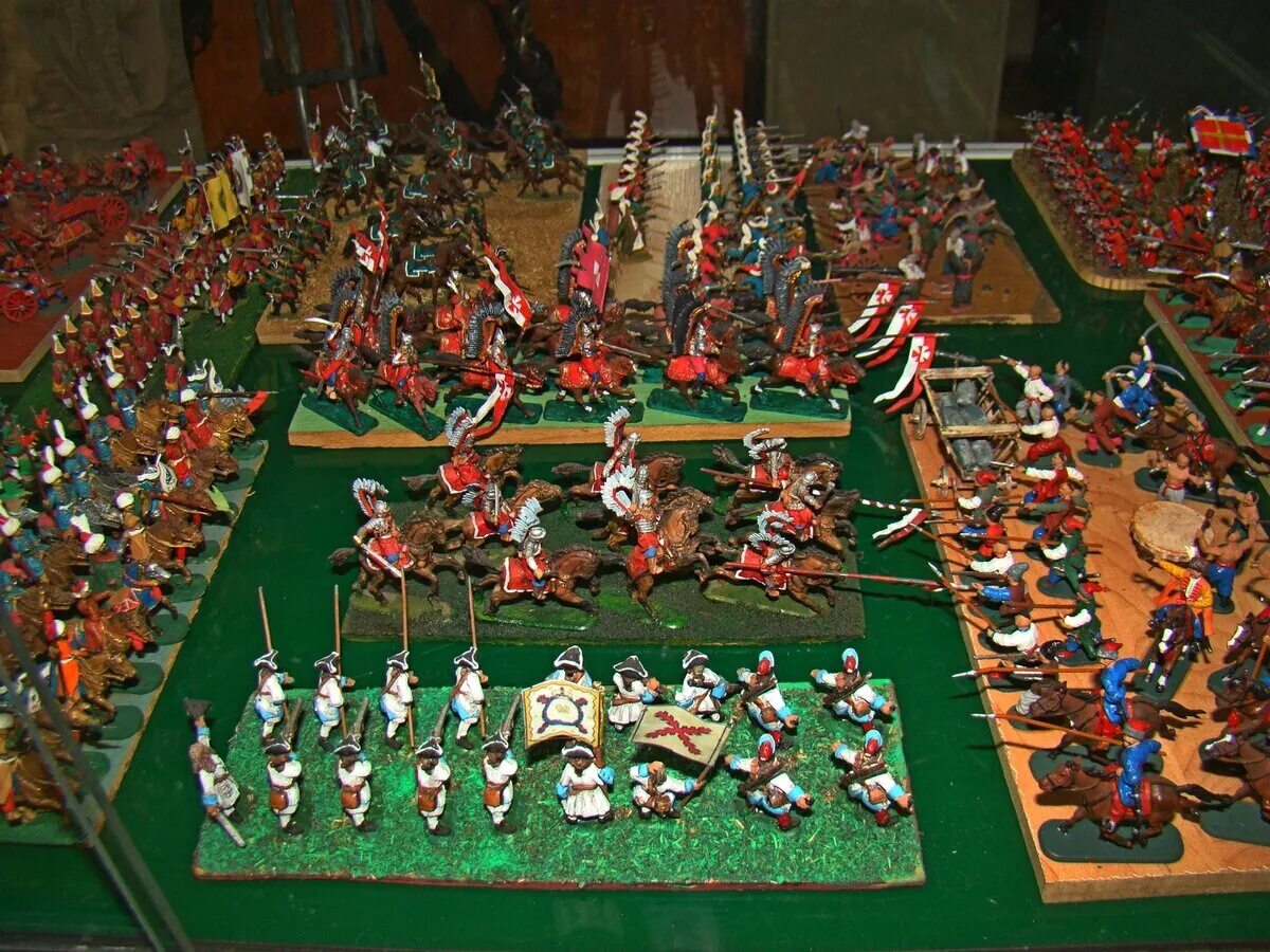 Олег сакрутов коллекция солдатиков. Советские оловянные солдатики. Коллекционеры солдатиков. Коллекция солдатиков. Коллекционирование солдатиков.