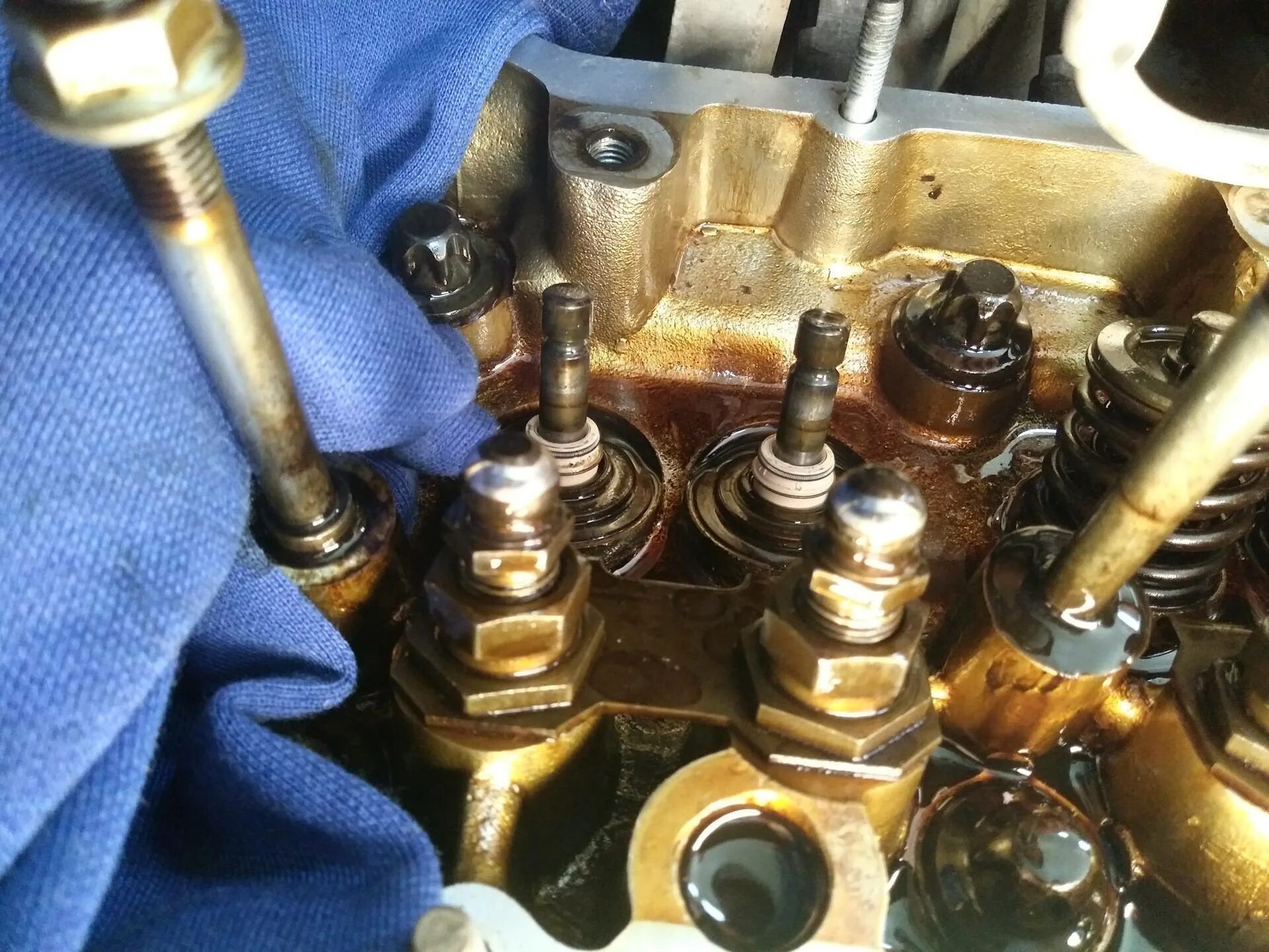 Замена маслосъемных колпачков нива шевроле. Как поменять на клапана кольца. 5т маслосъемные колпачки. 6 109. Маслосъёмные колпачки k3-ve.