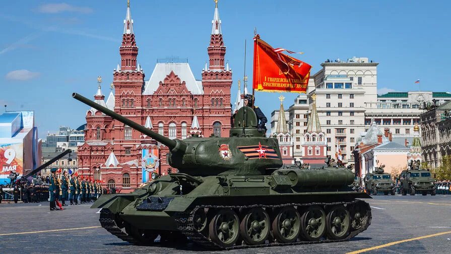 Парад какая техника. Т-34 на параде Победы в Москве. Танк т-34 на параде в Москве. Танк т34 танк Победы. Танк т 34 85 на параде.