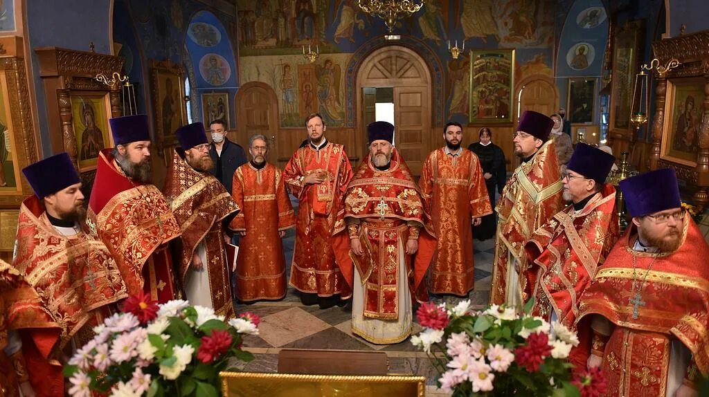 храм вениамина петроградского в зюзино. храм живоначальной троицы в старых черемушках. богослужение в храме в старых черемушках. богослужение в храме в старых черемушках. новость о 10 социальном съезде рпц.