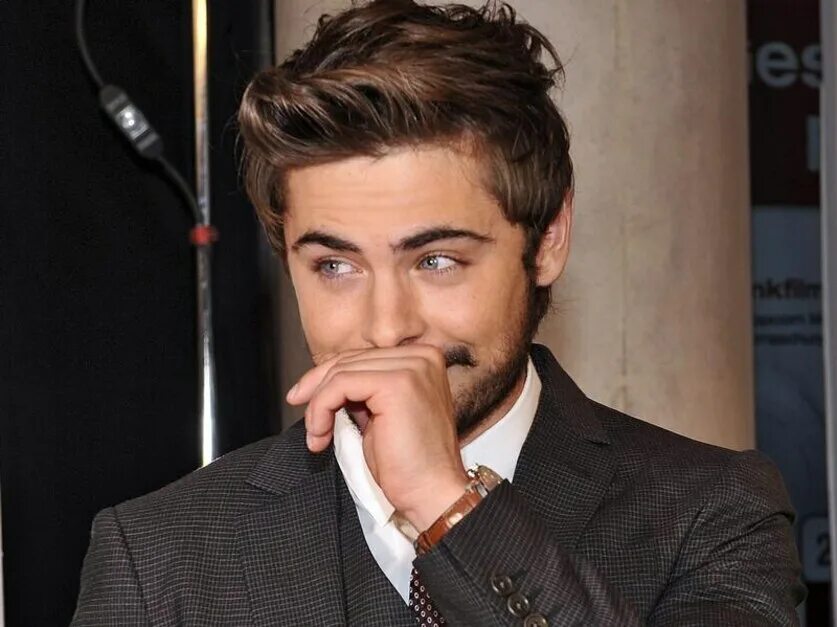 Паттисонов. Йен сомерхолдер деймон. Йен сомерхолдер. Себастьян люксембургский 2022. Самый завиднейший.