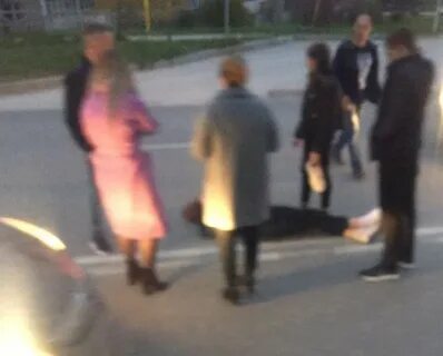 Девушка сбившая на переходе
