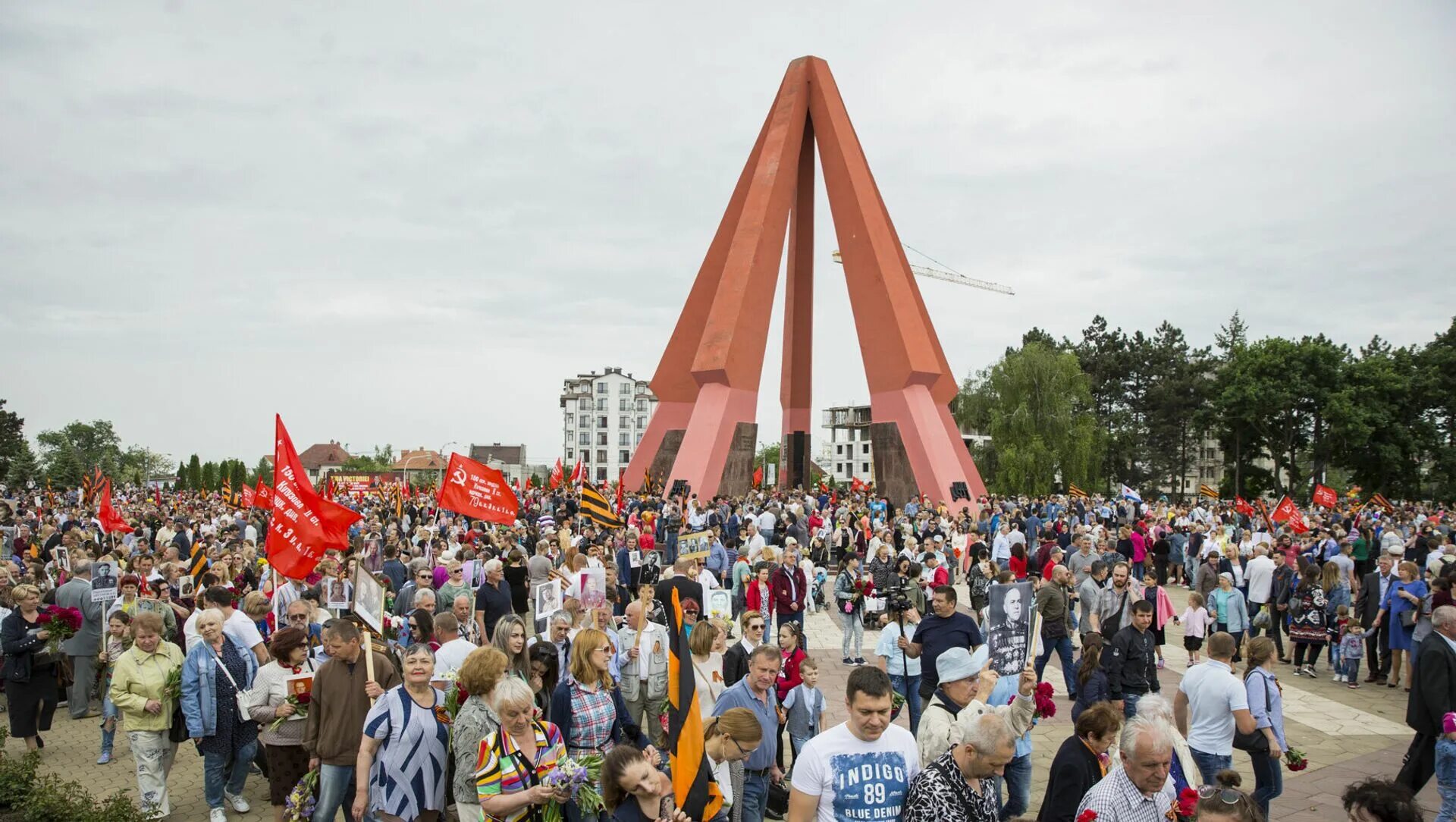 Молдова 9 9. Бессмертный полк в Молдавии. Бессмертный полк в Кишиневе. Кишинев 9 мая 2022. Молдавия 9 мая.