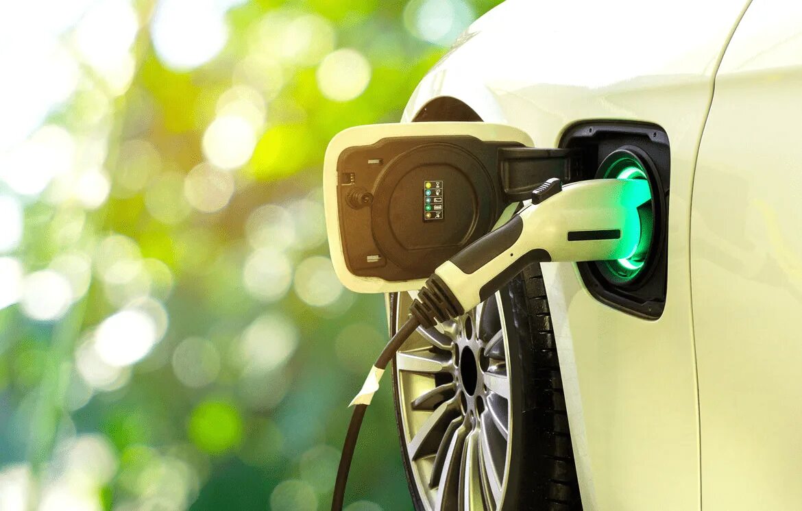 Установка зарядных станций для электромобилей. Electric vehicle charging. зарядные станции для электромобилей. зарядка для электромобиля. электрокар на зарядке.
