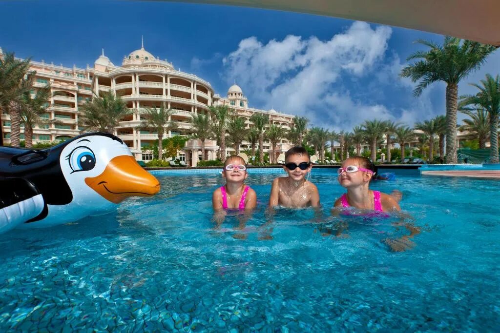 Khalidiya palace rayhaan 5 абу-даби пляжные отели. Вайлд вади аквапарк дубай. Аквапарк в джумейра бич дубай. Детский клуб madinat jumeirah. Кемпински пальм джумейра.