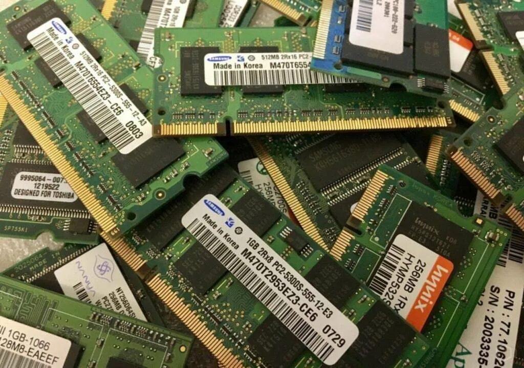 Большая память для компьютера. Ноутбучная Оперативная память ddr3. Оперативная память Acer ddr3 1 GB. Планка памяти ddr2 для ноутбука Асер. Оперативная память ddr3 для ноутбука 2 ГБ.