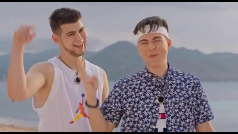 Я, ты и море gayazovs brothers. Гаязов я ты море слушать. Я ты и море текст песни гаязовы. Я ты и море gayazov. Гаязов бразер я ты и море.