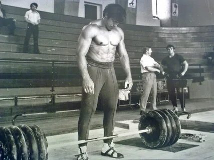 Наш тяжелоатлет ставший первым