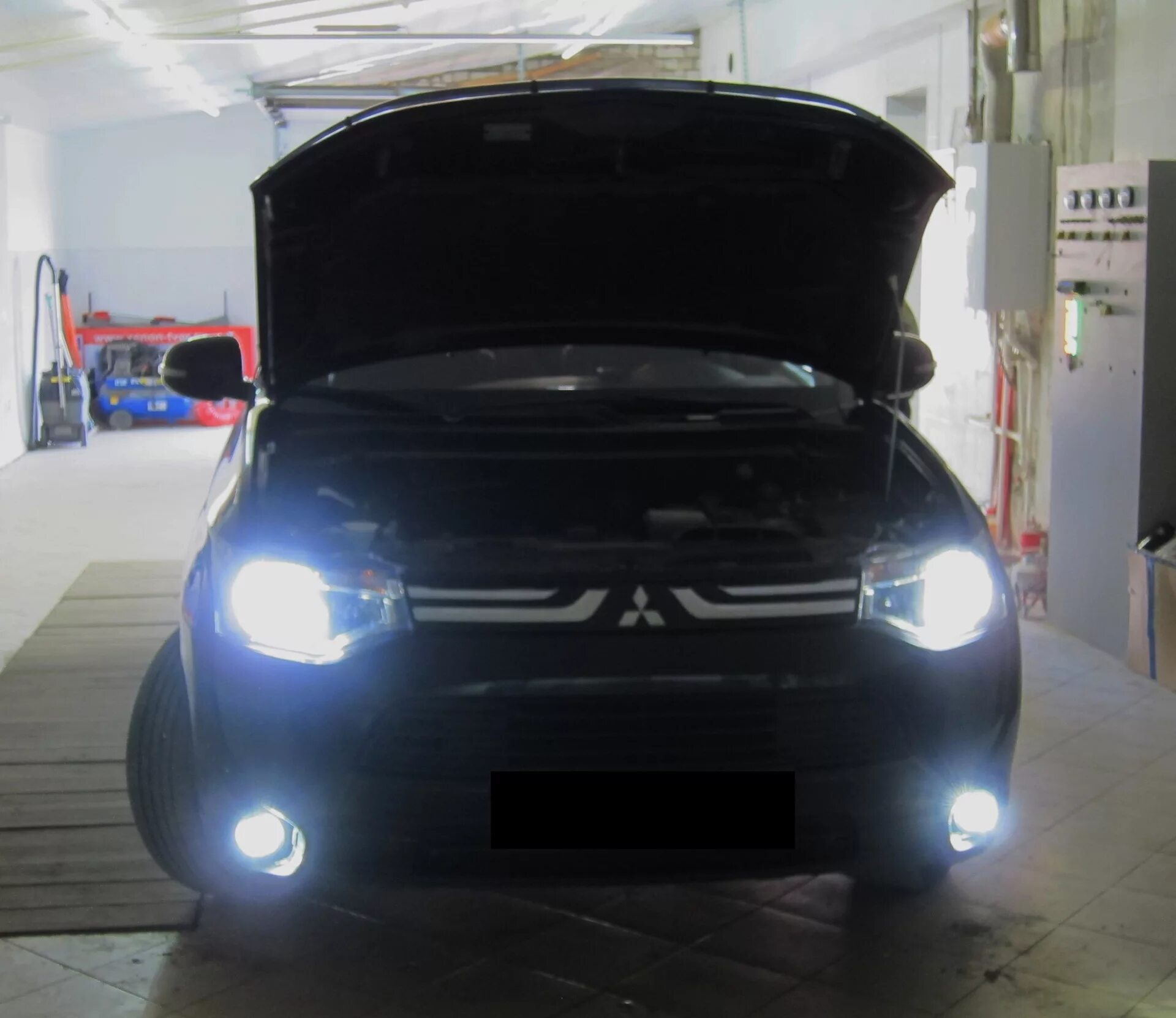 Led mitsubishi. Светодиодная балка на Mitsubishi Outlander 3. Лампа светодиодная для Аутлендер 3. Лэд лампы в Ближний Аутлендер 3. Лампа на Митсубиси Аутлендер 3 Ближний.