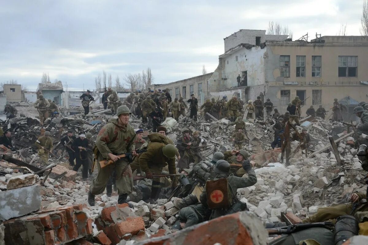 Бои в сталинграде в городе. Битва за Сталинград 1942-1943. Битва за Сталинград 1942. Бои за Сталинград в 1942 году. Битва за Сталинград в цвете.