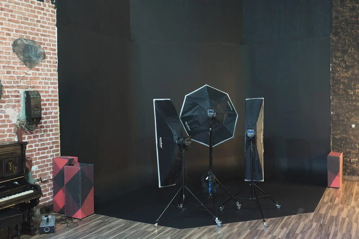 Студия сортировке. Фотостудия со сценой. graf studio фотостудия.
