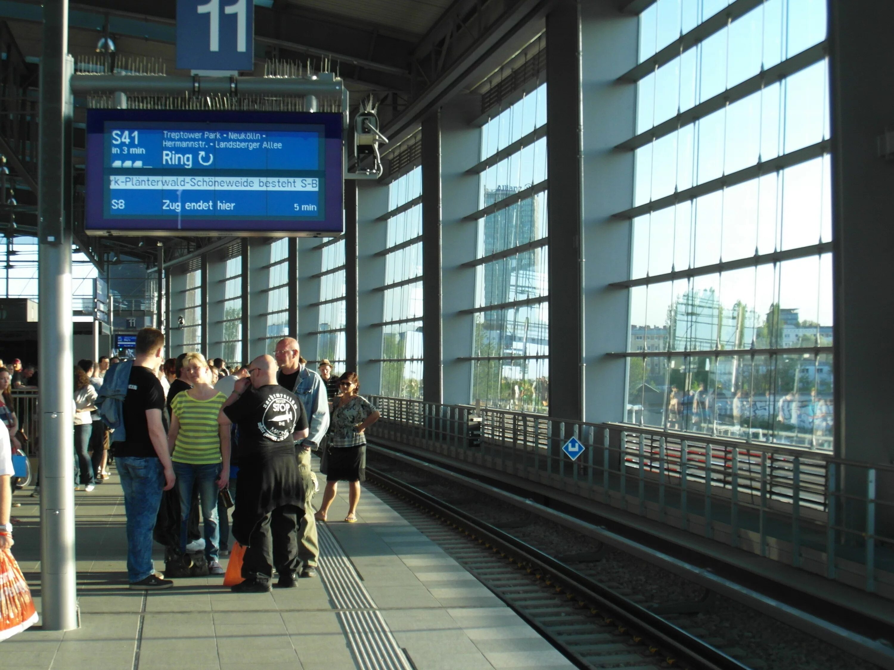 Осткройц 1991. S-Bahnhof Ostkreuz. Berlin Ostkreuz Station. Осткройц / Ostkreuz (Михаэль клир, Германия, 1991).