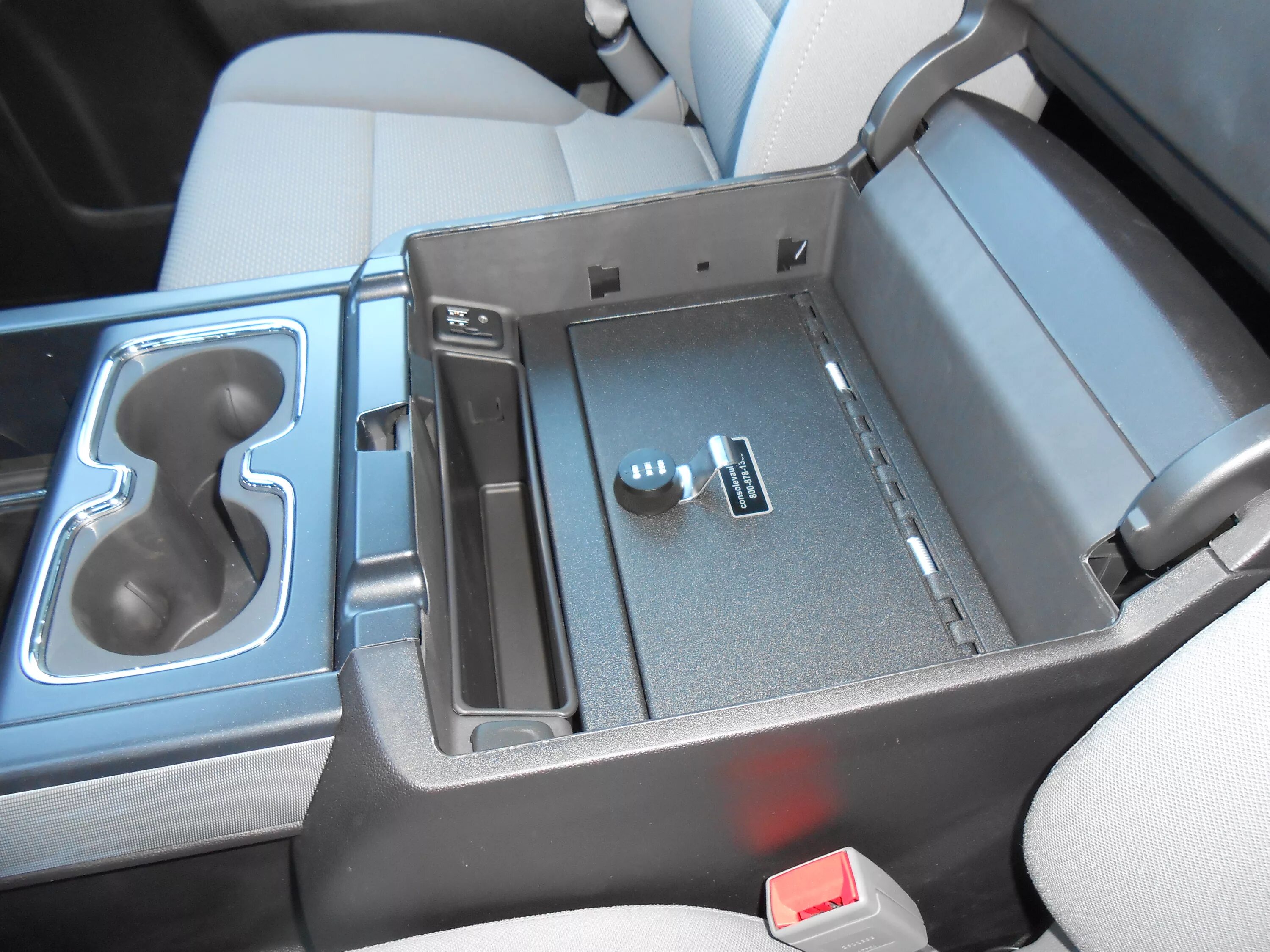 Safe автомобиль. Консоль Ford Expedition 2. Шевроле Vault. Car Gun safe.