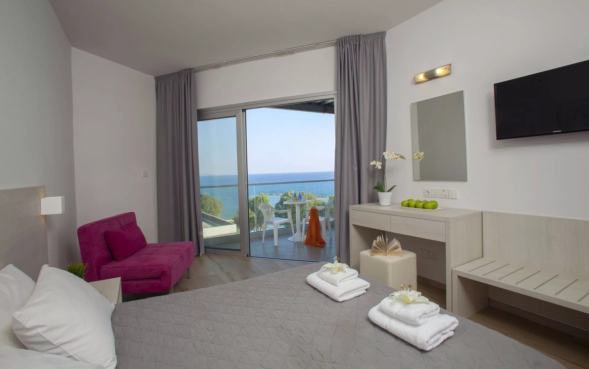 Bay hotel 3. Protaras villa sofia. Queens bay hotel. Bay hotel 3. Аделаис.