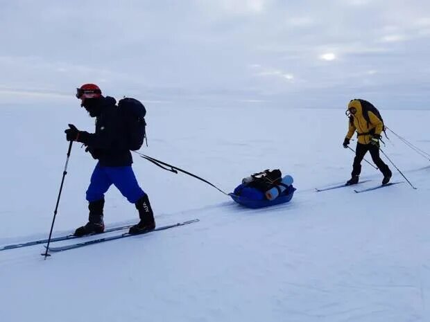 Лыжники были в походе 7 дней. Берге Осланд путешественник на лыжах. На лыжах по ветру по льду.
