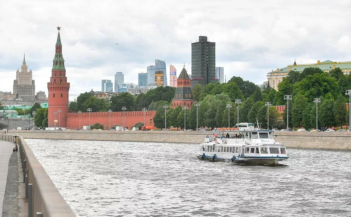 Москва на москве реке ростов на дону. Теплоход москва река рэдиссон. Теплоход москва река. Корабль москва река руставели. Москва на москве реке ростов на дону.