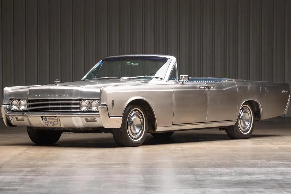 кузов из нержавейки. Delorean dmc-12 back to the future. авто из нержавейки. автомобиль из нержавейки. Ford v8 tudor deluxe stainless.