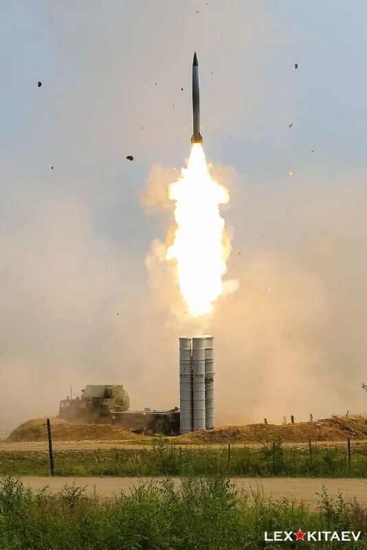 Выстрел ракеты. С-300 ракетный комплекс. Комплекс ПВО С 300. S 300 ракетный комплекс. Ракетные войска с300.