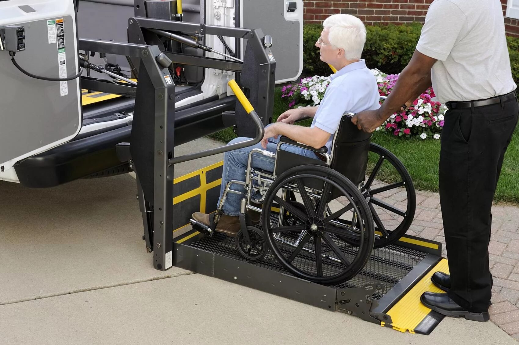 Техника для инвалидов. Транспорт для перевозки инвалидов. Скутер для инвалидов. Рабочие места для инвалидов. Non safe
