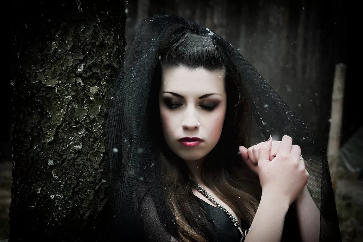 украинская колдунья. украинская ведьма. фотограф ведьма. красивые украинские девушки. верховная ведьма фото.