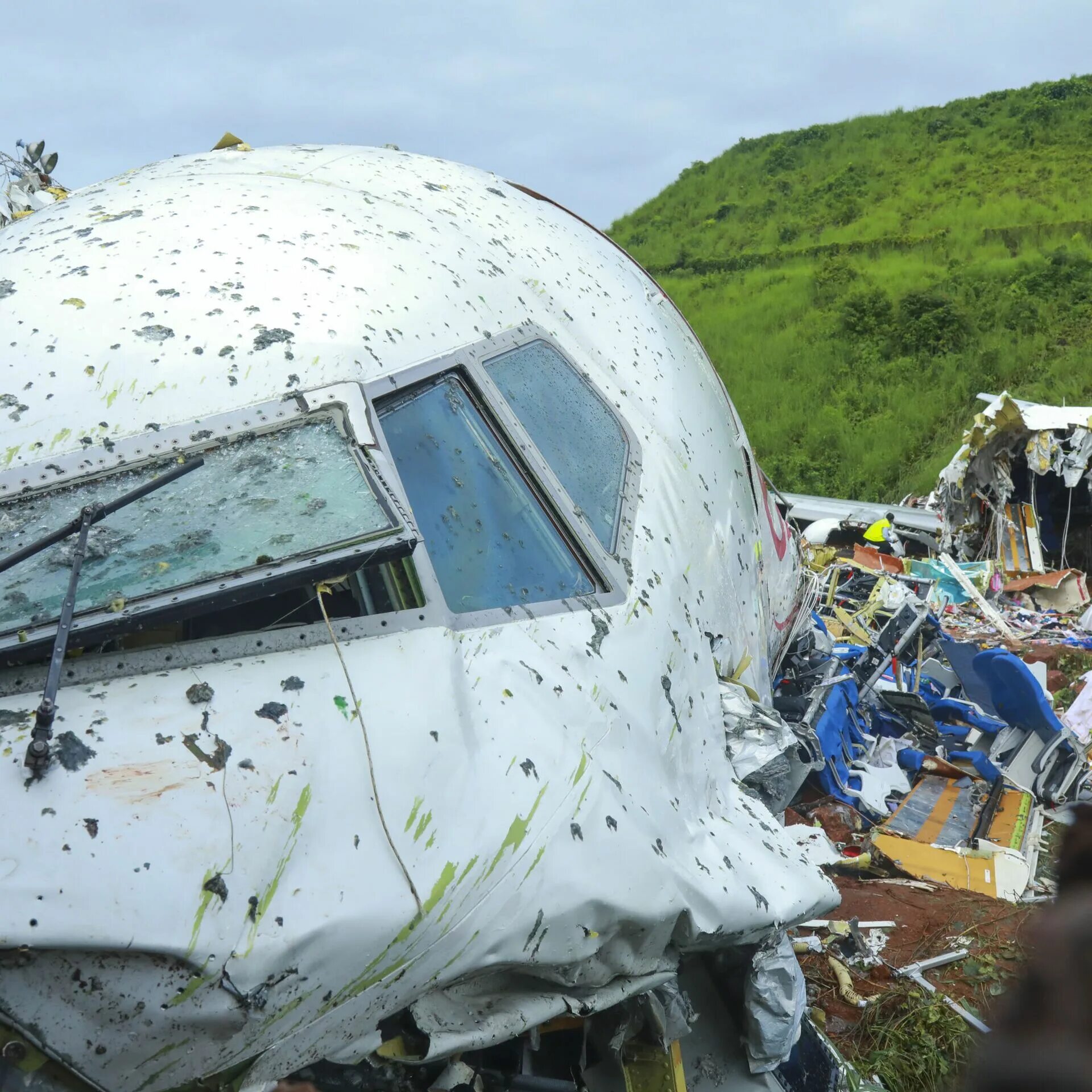 Боинг 747 авиакатастрофа. Катастрофа Боинг 737 Смартавиа. Индонезия Боинг 737 крушение.