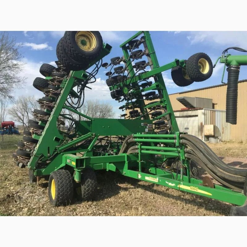 Посевной комплекс джон дир. Сеялка джон дир 1890. посевной комплекс john deere 1890. john deere 1910 сеялка. пневматическая сеялка john deere 1890.