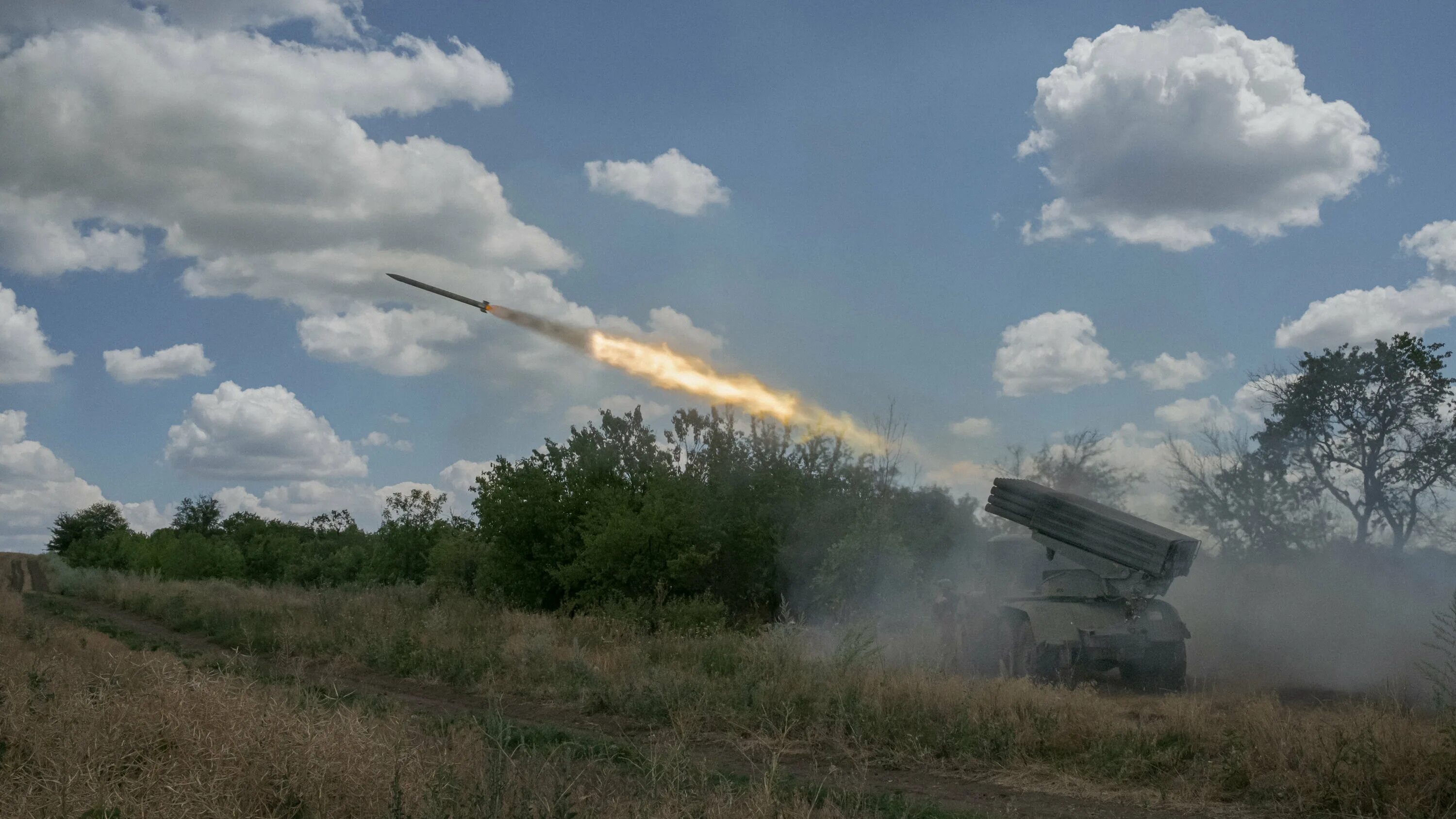 Ураган ольха. Ветер осенью. Смерч в россии 2021. Торнадо в сша 2021. Пасмурный день.