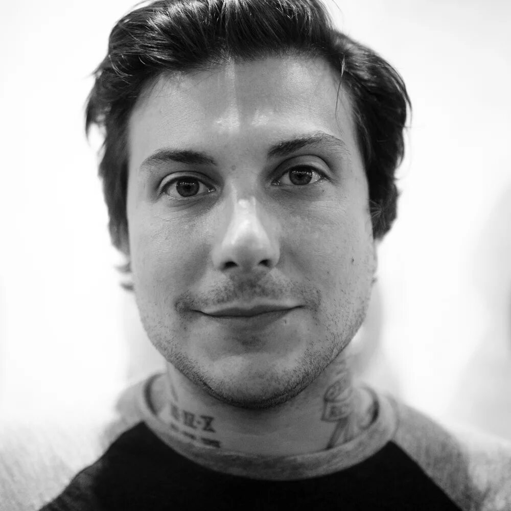 Ahty fqthj. Фрэнк айеро. Фрэнк айеро младший. Ahty fqthj. Фрэнк айеро 2000.