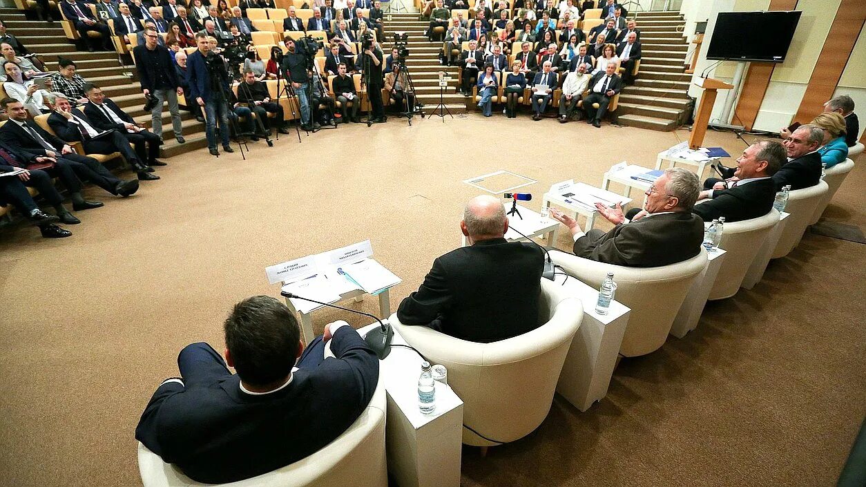 кресло дум. участие в международных организациях. бильдербергский клуб мировое правительство. мировое сообщество государств. политика международной арены.