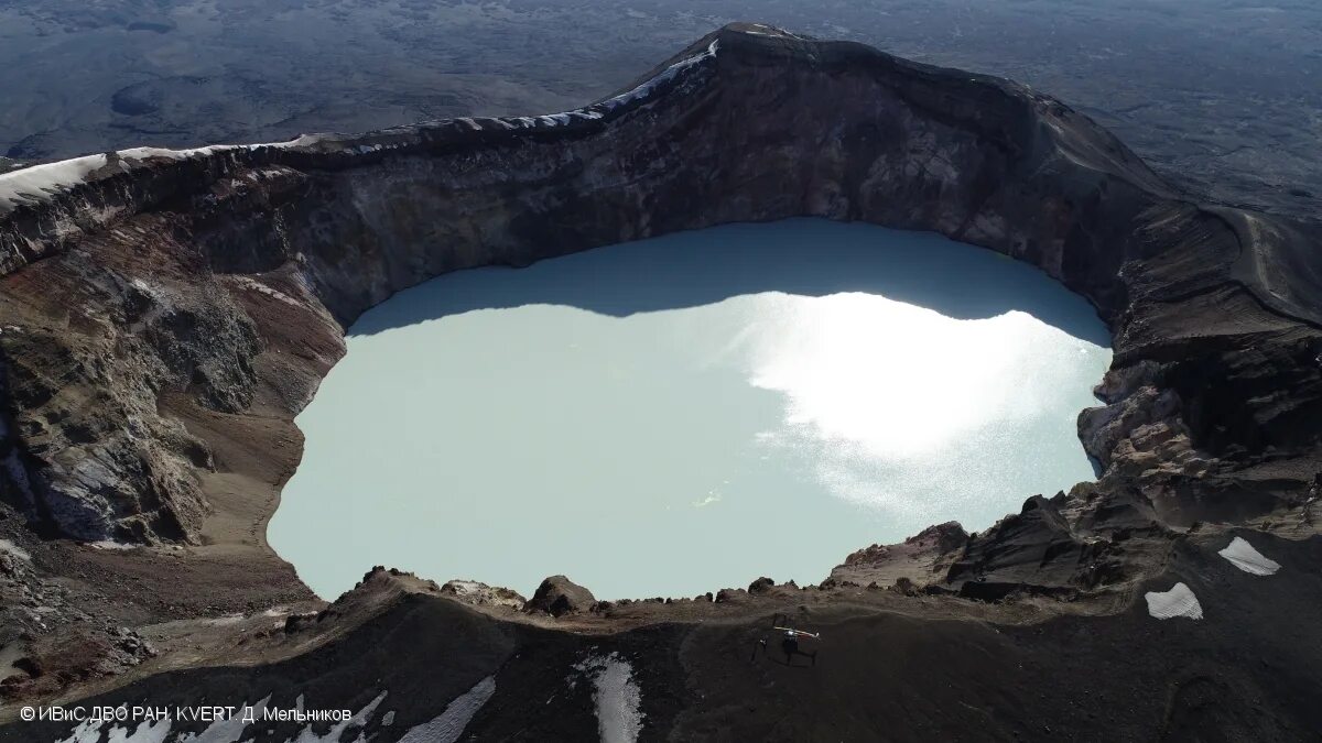 вулкан малый семячик камчатка. озеро в потухшем вулкане. озеро малый семячик, камчатка. озеро малый семячик, камчатка. вулкан малый семячик озеро.