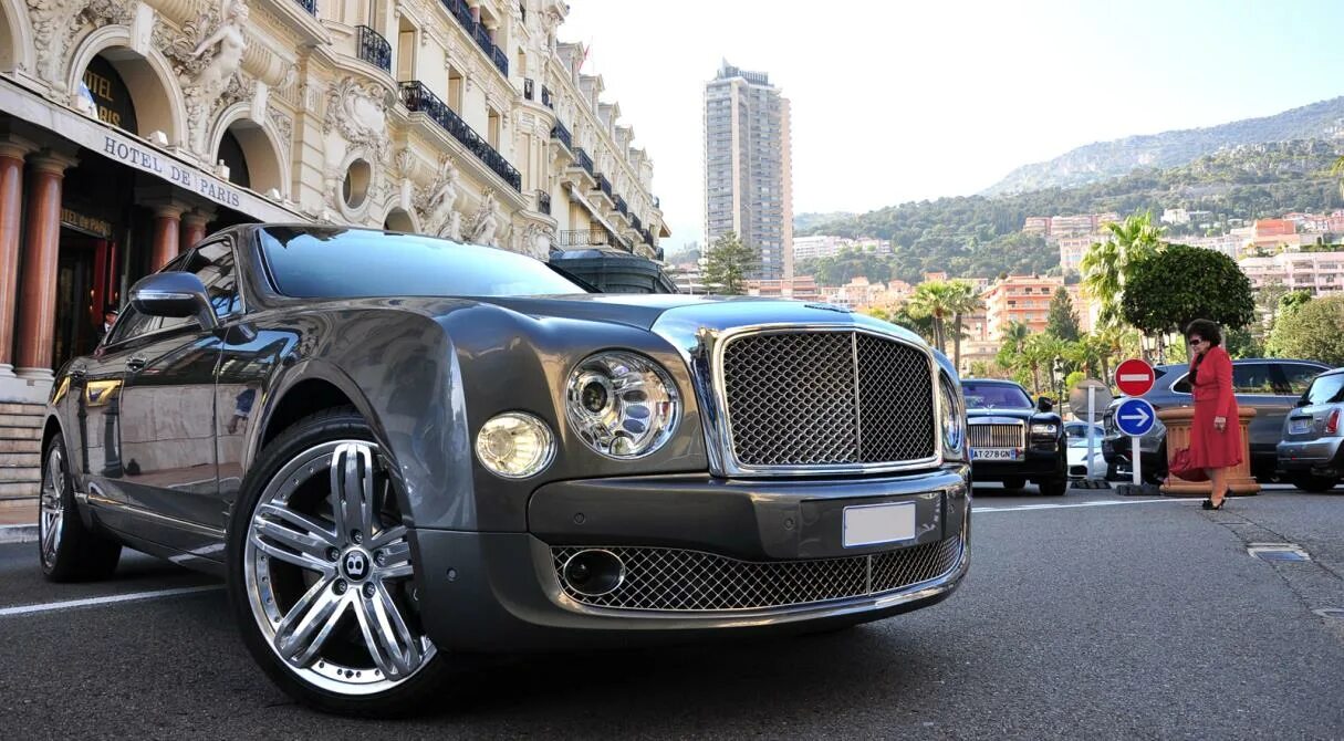 Take car best. Бентли и Роллс Ройс. Bentley Mulsanne Monaco. Bentley Mulsanne лимузин. Бентли Кадиллак.