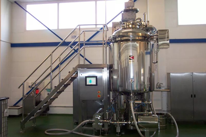 бак-реактор 15 м3,бр 15 на раме с мешалкой. аппарат с эллиптическим днищем и съемной эллиптической крышкой. емкостной реактор. емкостной реактор с мешалкой 15м3. реактор-смеситель v 0,63 м3.