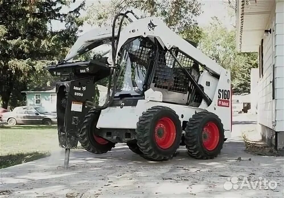 Гидромолот bobcat. Мини-погрузчик Bobcat s530. Мини погрузчик Bobcat s530 гидромолот. Bobcat s650 c гидромолотом. Гидромолот на Бобкэт s530.