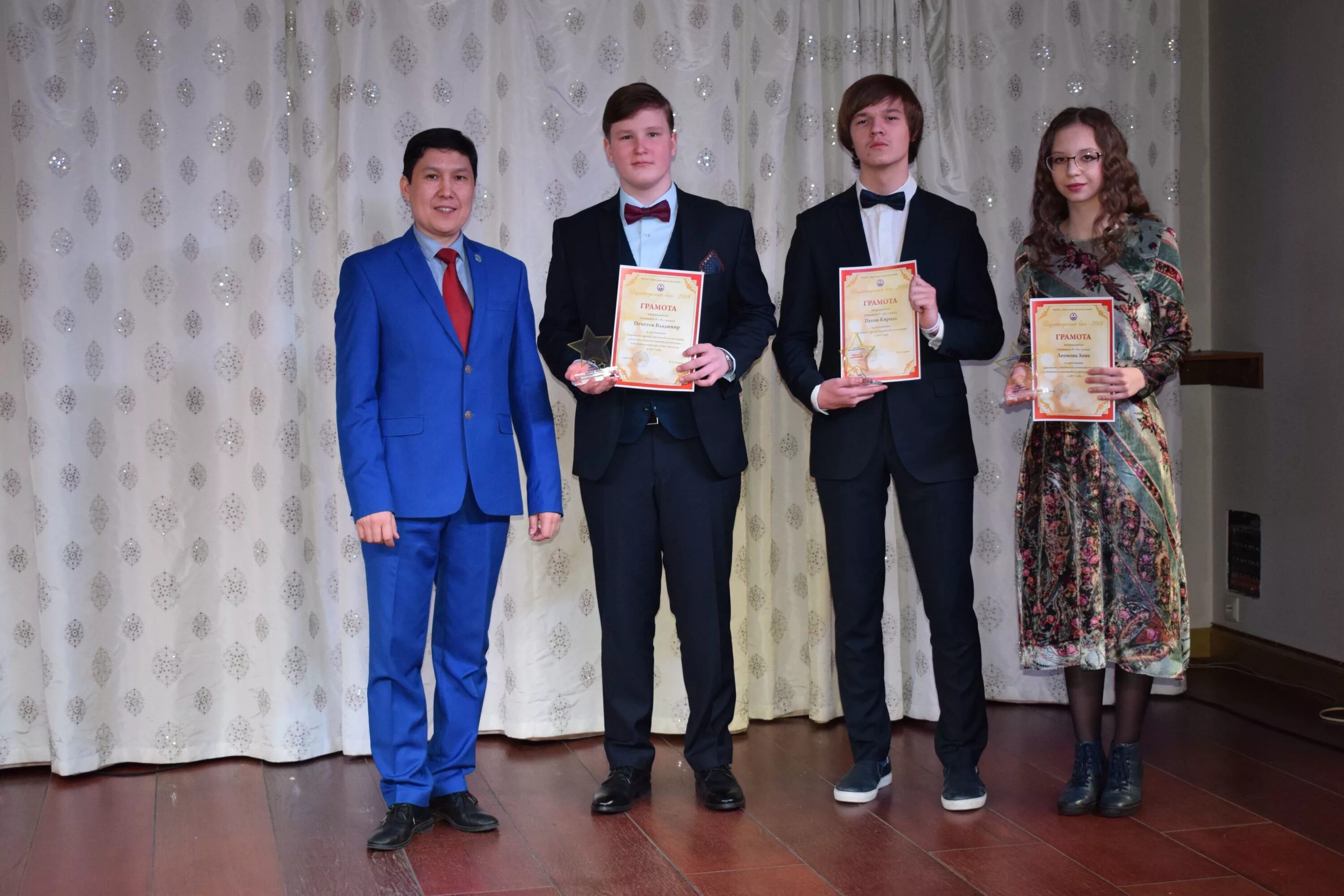 ЯГЛ Якутск. Якутский городской лицей. Директор якутского городского лицея. ЯГЛ директорский бал. Сайт мобу лицей