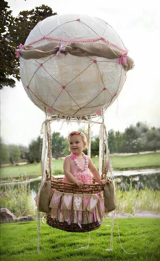 Воздушный шар с корзиной. Корзинка для воздушного шара. Воздушный шар с корзиной для фотосессии. Фотосессия с воздушным шаром детская.