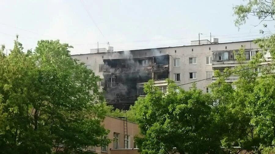 Пожар в гольяново. Сгорел дом в гольяново. Пожар в гольяново сейчас. Пожар в гольяново сегодня. Пожар на северо востоке москвы сейчас.