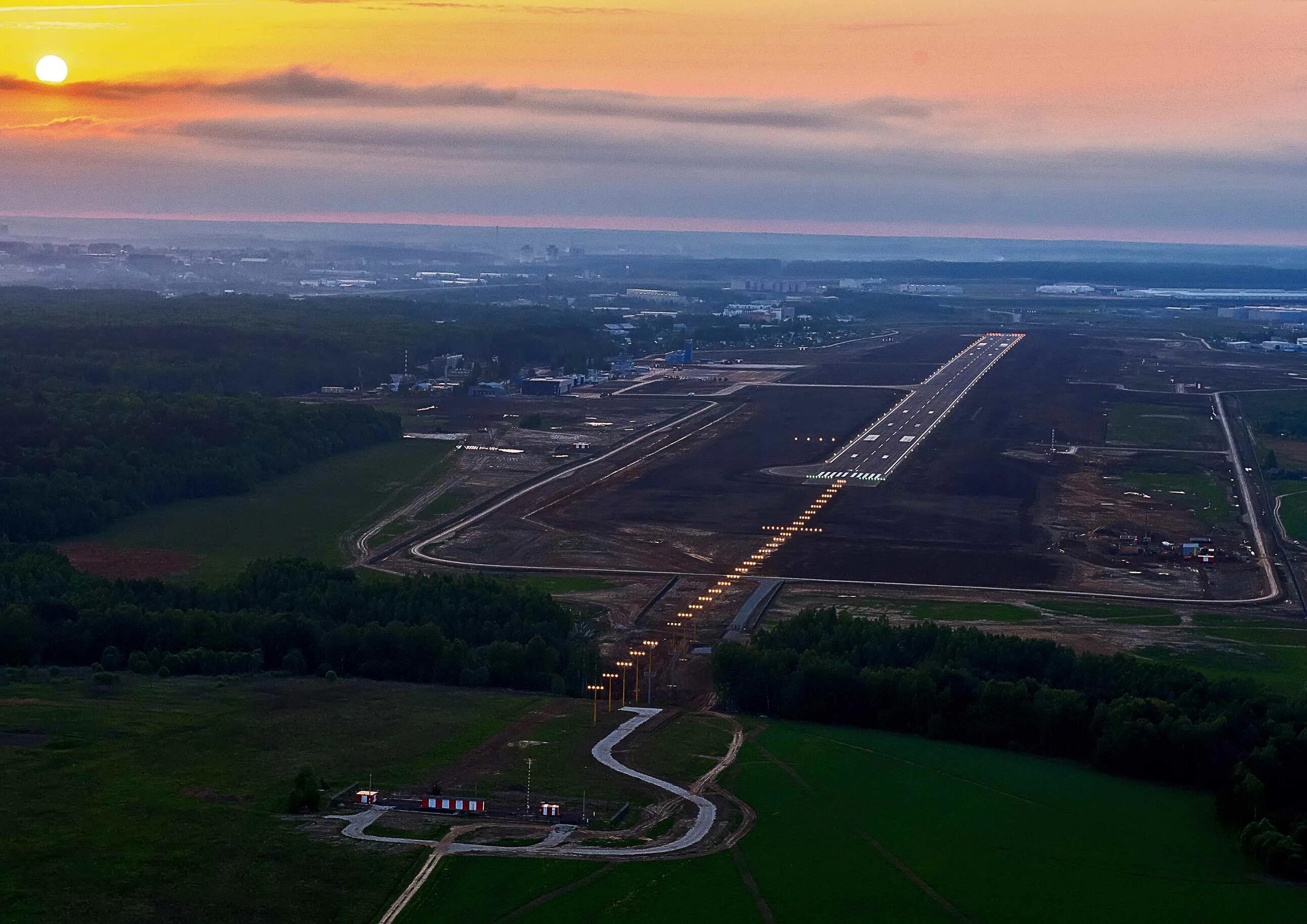 Аэродром что это. Международный аэропорт Калуга. Аэропорт Калуга взлетно-посадочная полоса. Грабцево Калуга. Калуга аэродром Грабцево.