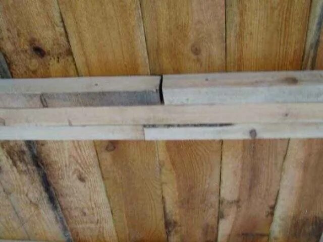 Усиление деревянной балки перекрытия. Потолочные лаги в брусовом доме. Потолочные балки перекрытия. Усиление деревянных балок.