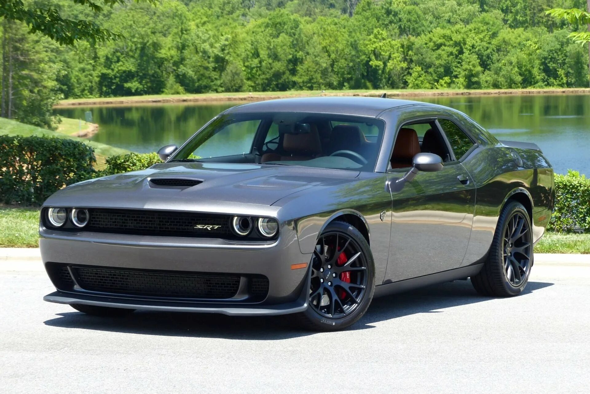 Челленджер хелкат. Додж Челленджер Хеллкэт. Dodge Challenger srt Hellcat 2015. Dodge Challenger Hellcat серый. Dodge Challenger srt Hellcat.