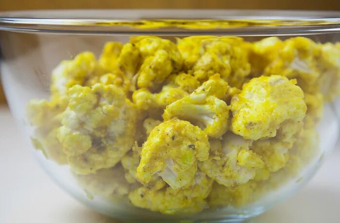 капуста пряная карри. цветная капуста в разрезе. творог с капустой. цветная капуста запеченная в духовке. первые блюда из цветной капусты.
