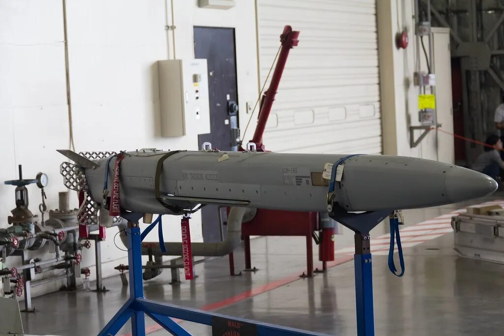 Miniature air-launched decoy adm-160 mald. Авиационная ложная цель. Adm-160 mald. Управляемые ракеты mald. Ракета-приманка adm-160 (mald/-j/-n).