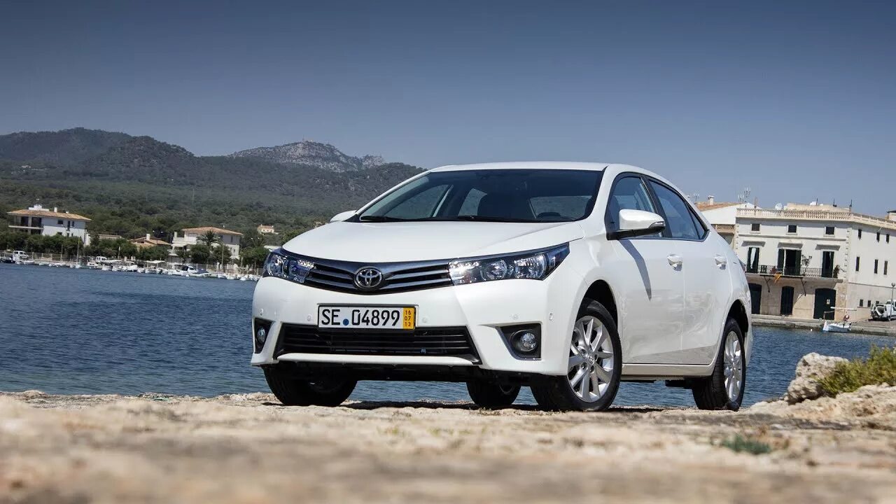 Toyota Corolla 2021. Toyota Corolla 2013. Тойота Королла 2013. Toyota Corolla 2021 хэтчбек.