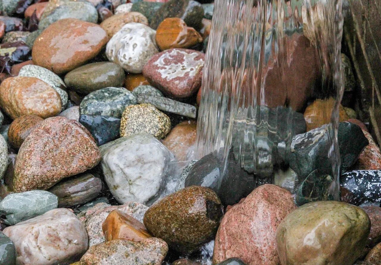 Вода горная порода. Вода в горных породах. Слабые горные породы к воде. Water Rocks.