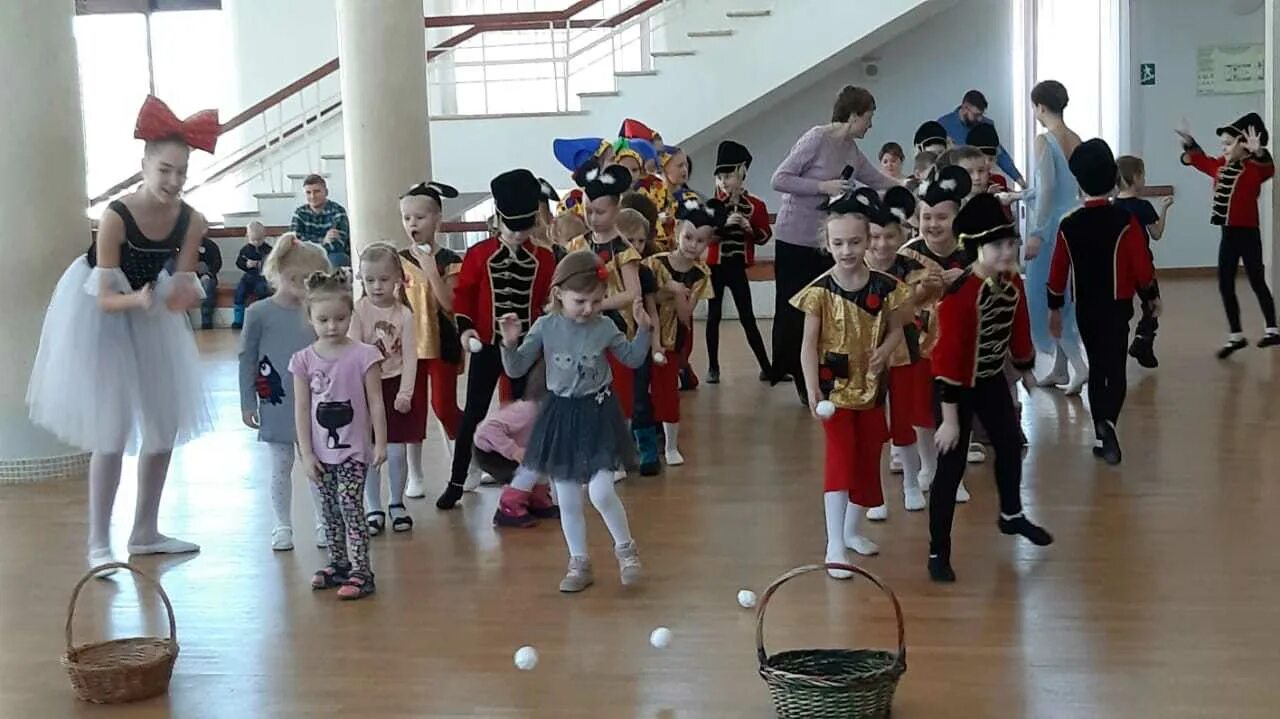 Детский танцевальный коллектив Королев. Воробьиная дискотека для детей. Эстрея Королев. Гимназия 17 Королев.