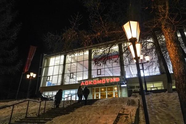 Спортивный комплекс златоуст. Бассейн Локомотив Златоуст. Бассейн Локомотив Вихоревка. Кишинев бассейн Локомотив. Бассейн Локомотив Златоуст фото.