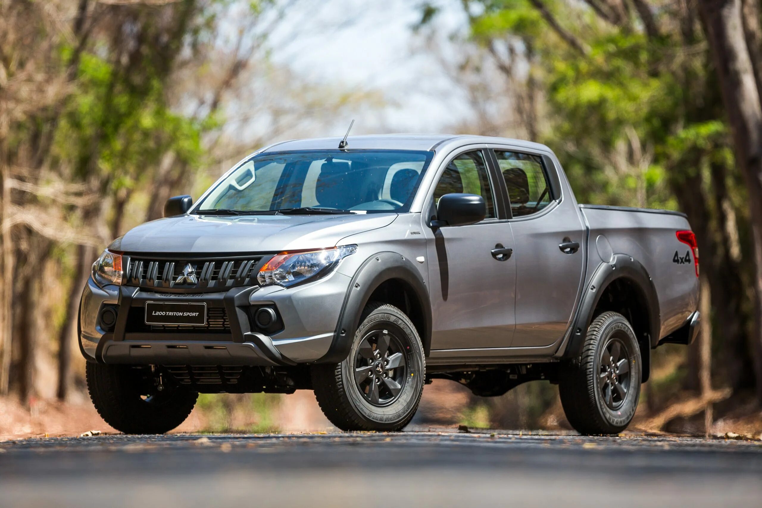 Митсубиси л 10. Митсубиси l200 Triton. Mitsubishi l200 Тритон. Мицубиси л200 2019. Мицубиси l200 2022.