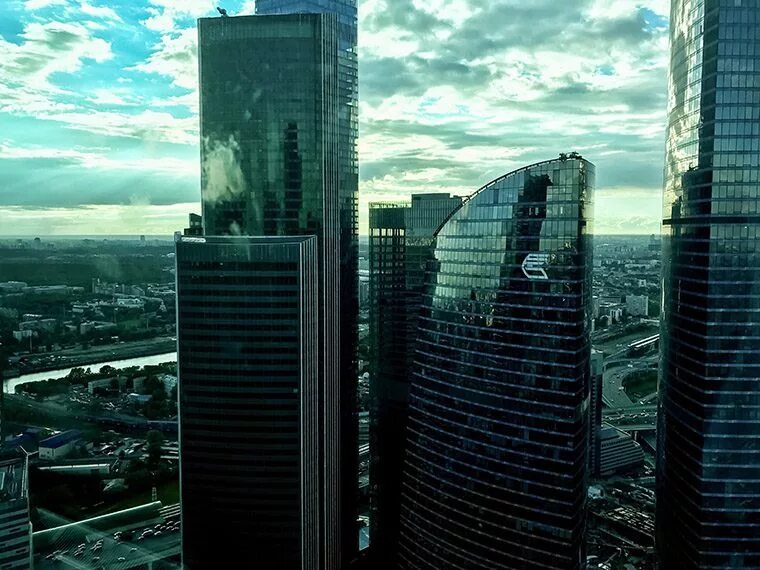 Картина с высоких небоскреб москва сити. Москва сити стена. Здание 56 этажей. Москва сити стена. Око 2 москва сити.